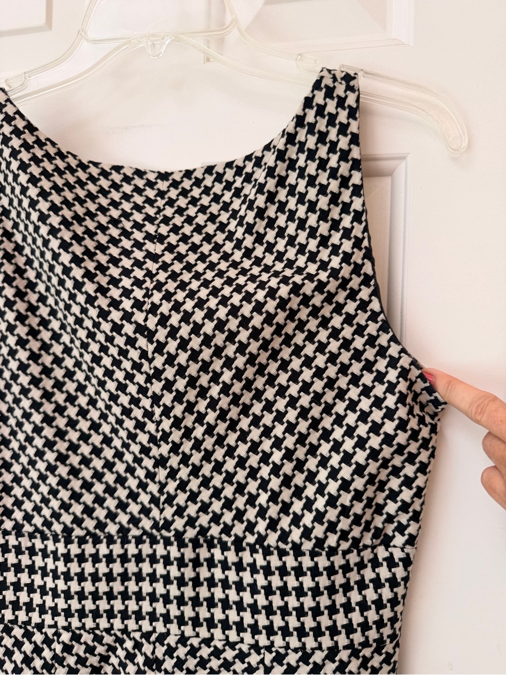 Evan Picone White & Black Houndstooth, Sleeveless V-Neck Fit-N-Flare Dress, Sz 6 - Picture 13 of 16